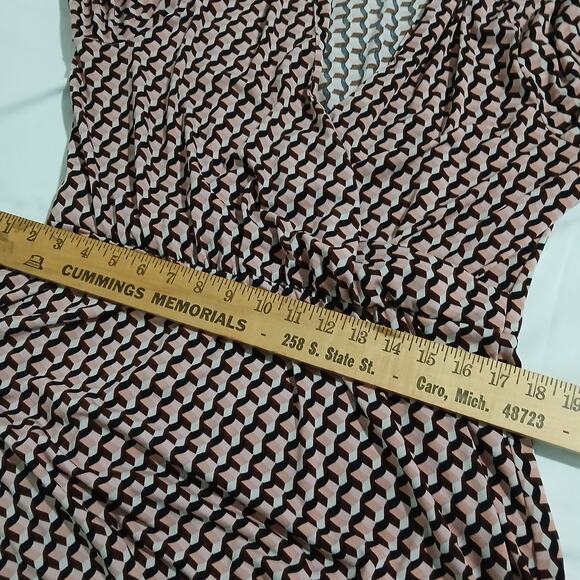 Adrianna Papell Large Faux Wrap Long-Sleeved Geometric Print Easy Care Pink - Picture 9 of 12